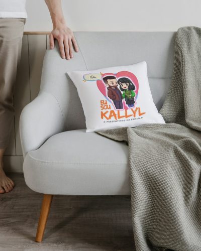 Almofadas personalizadas com caricaturas feitas por Kallyl Aquino